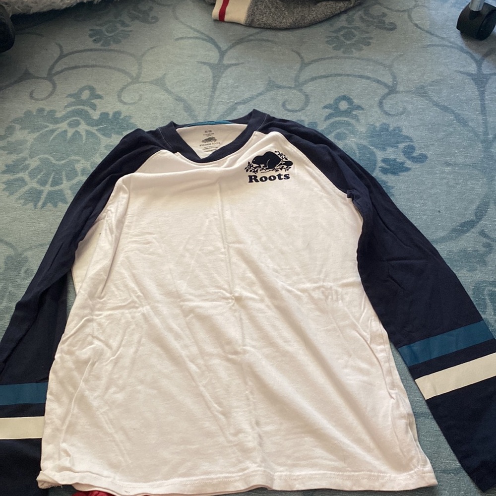 Roots Canada big boys 2 shirts T-Shirt and Long sleeve kids XL